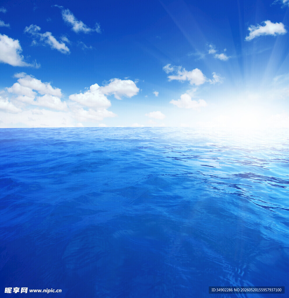 蔚蓝大海与晴朗天空美景
