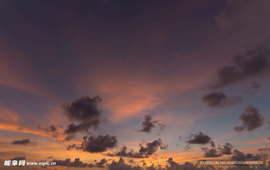 绚丽晚霞下的天空美景