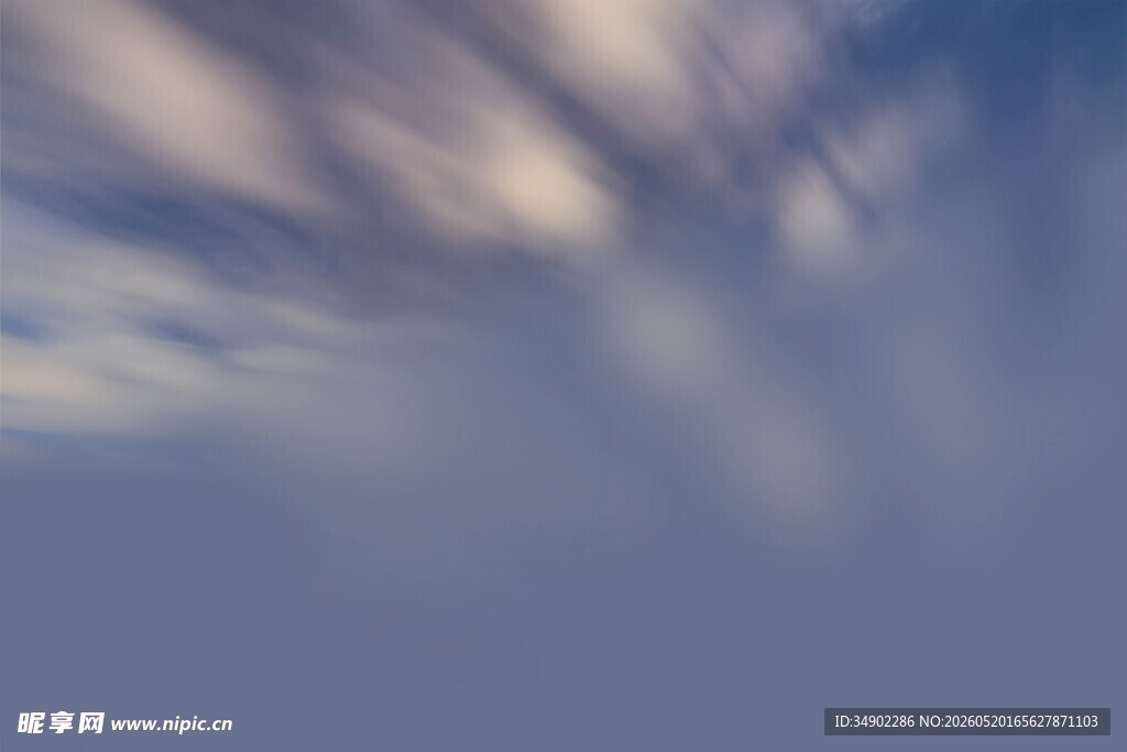 梦幻天空中的缥缈云层