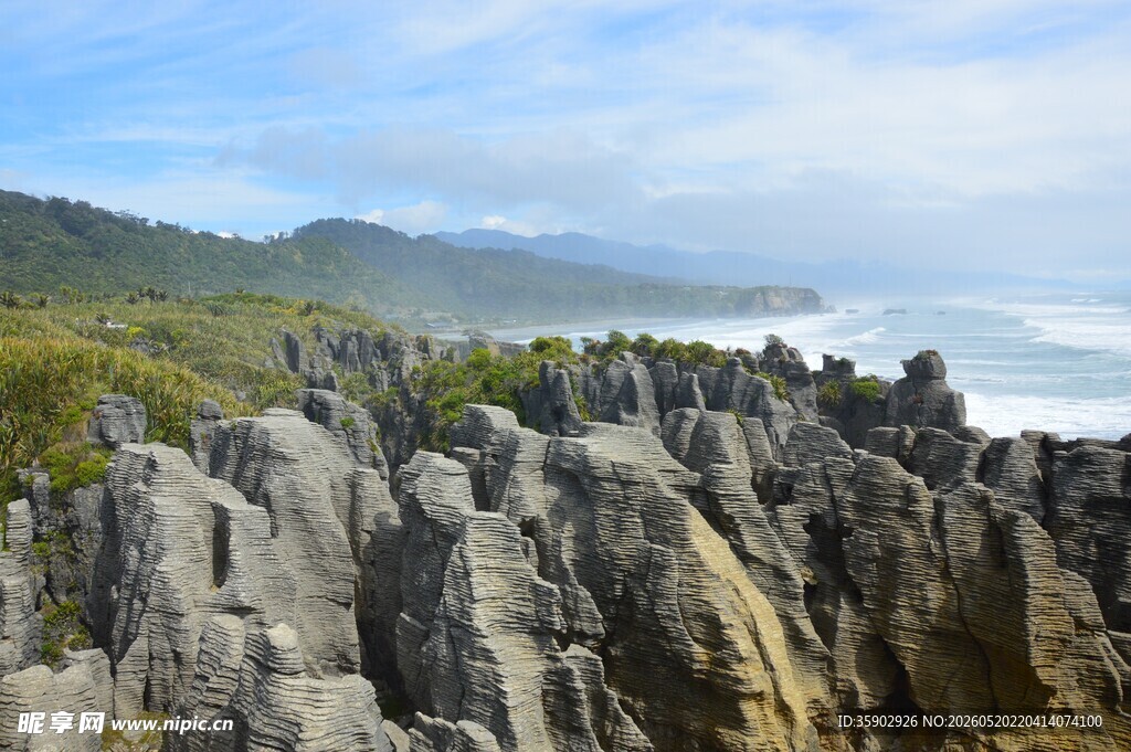 新西兰千层石岩海岸景观