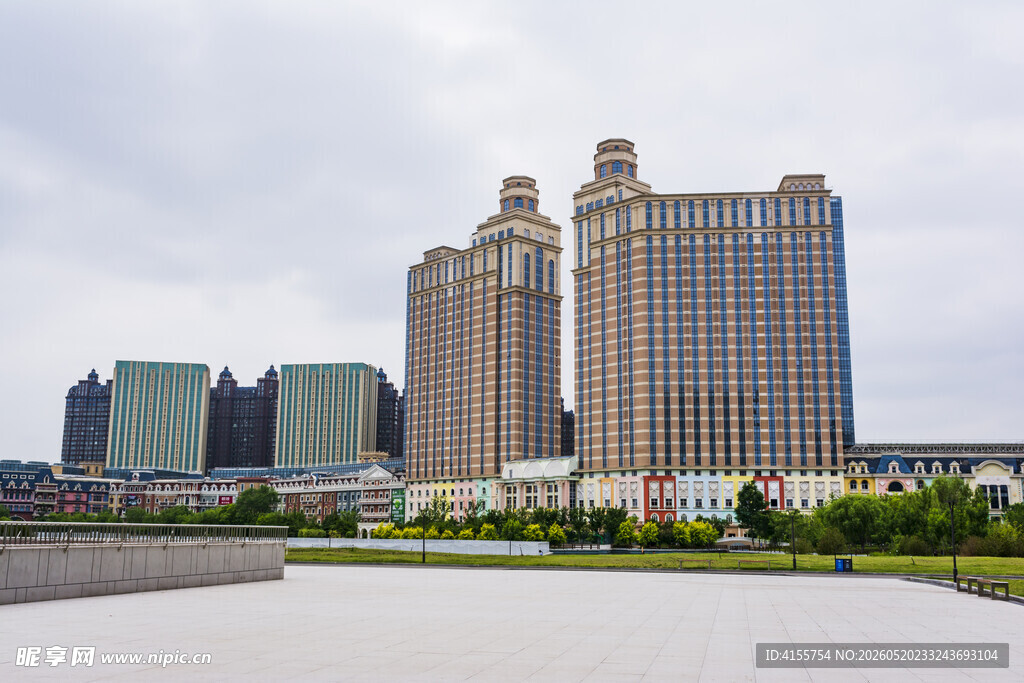 城市中的摩天高楼建筑群