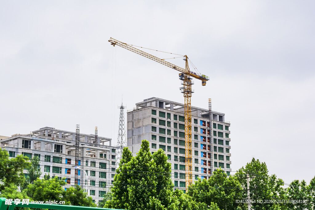 城市在建住宅楼塔吊景观