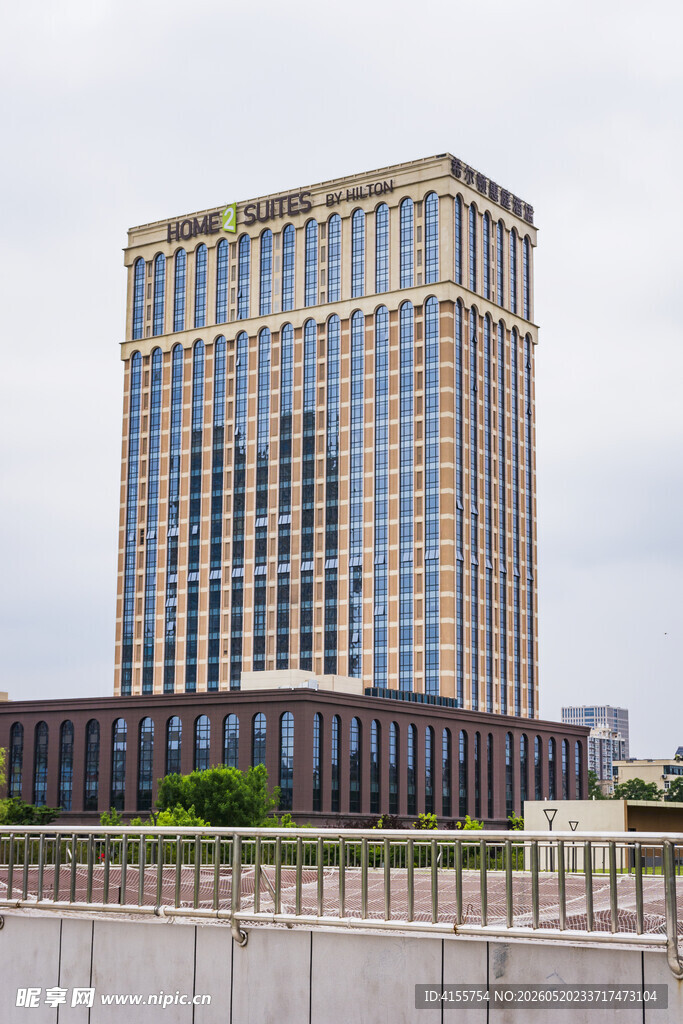 现代风格高耸商务办公大楼