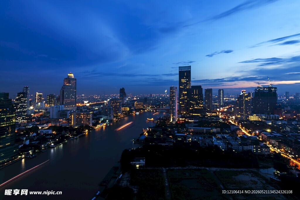 城市夜景河畔璀璨风光