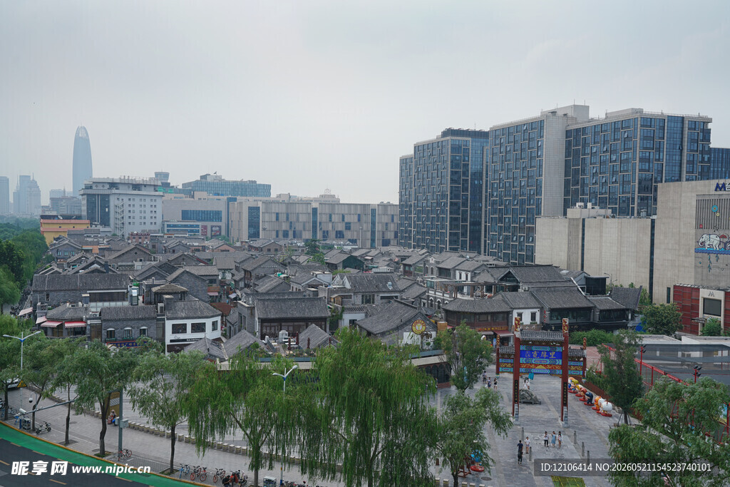 现代都市中的传统古街风貌