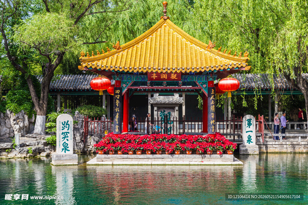 湖畔中式凉亭景致