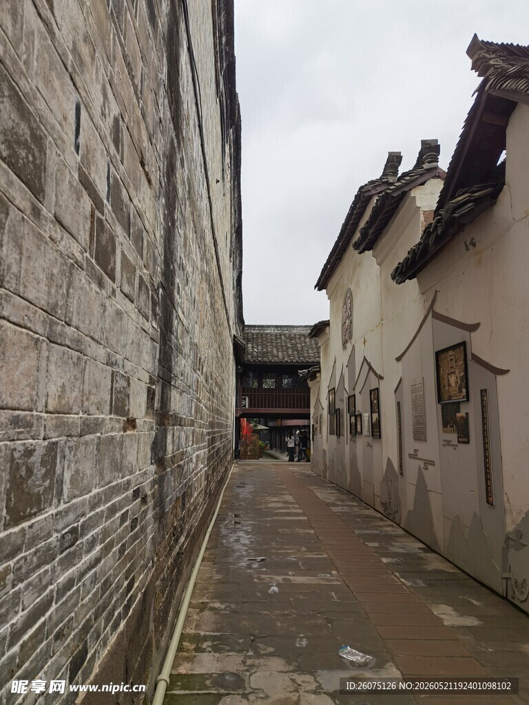 古巷悠悠尽显岁月韵味
