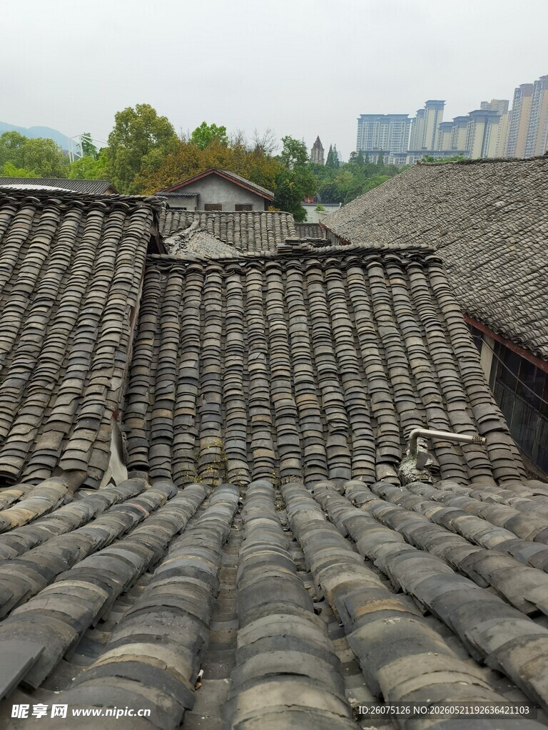 传统灰瓦屋顶古建筑风貌