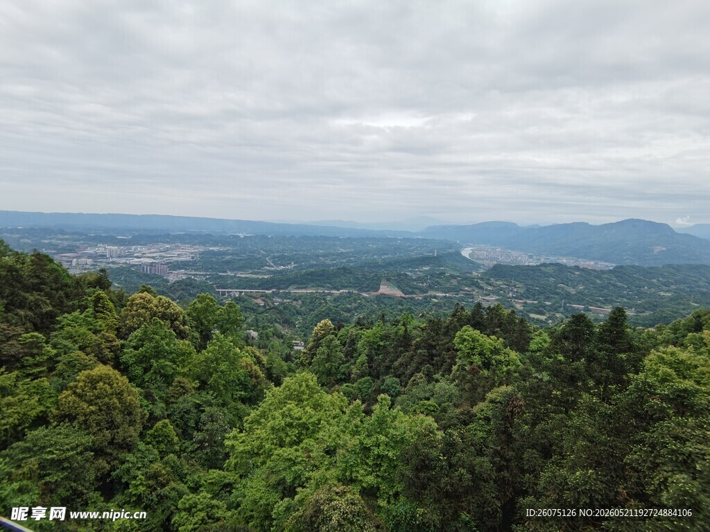 山林远眺美景