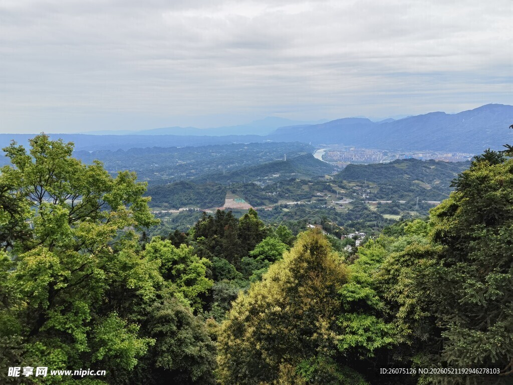山林远眺美景