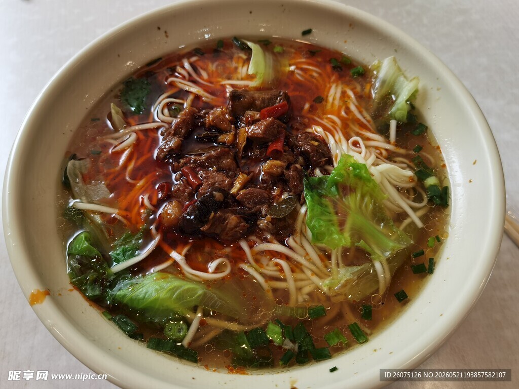 美味特色牛肉面一碗