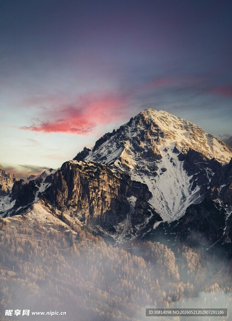 壮丽雪山日出美景