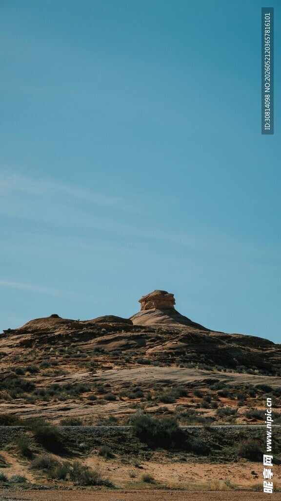 荒凉山丘景观