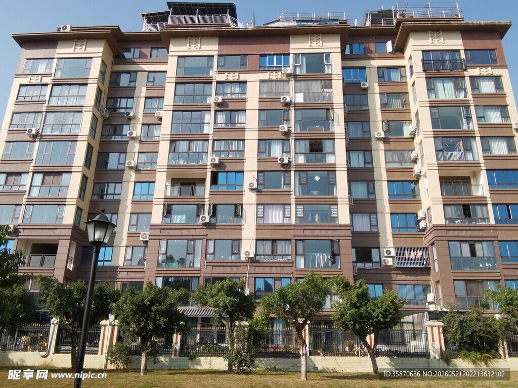 现代多层住宅楼外观