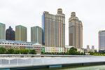 城市河畔高楼景观