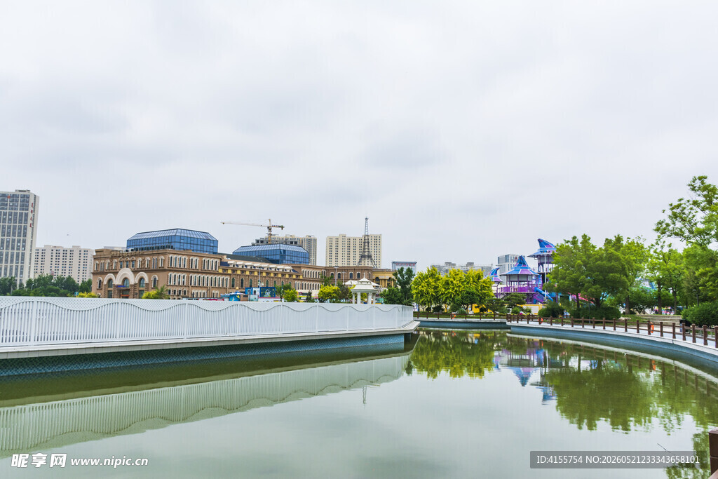 城市湖畔风景