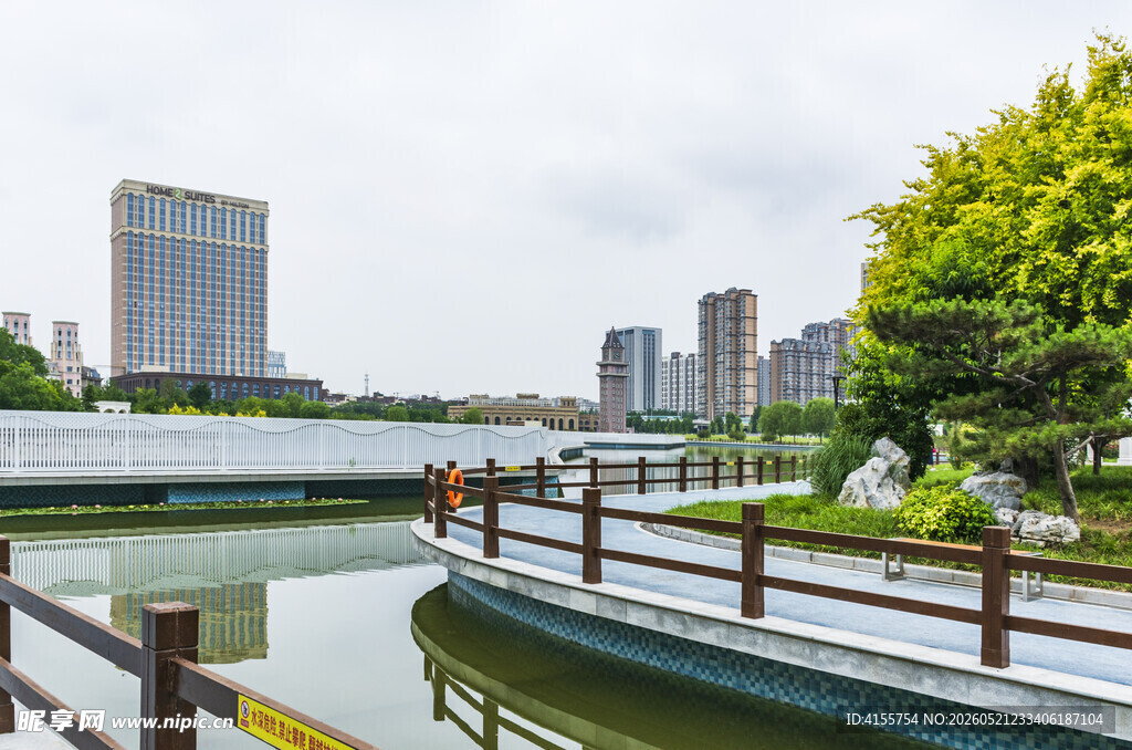 城市河畔风景