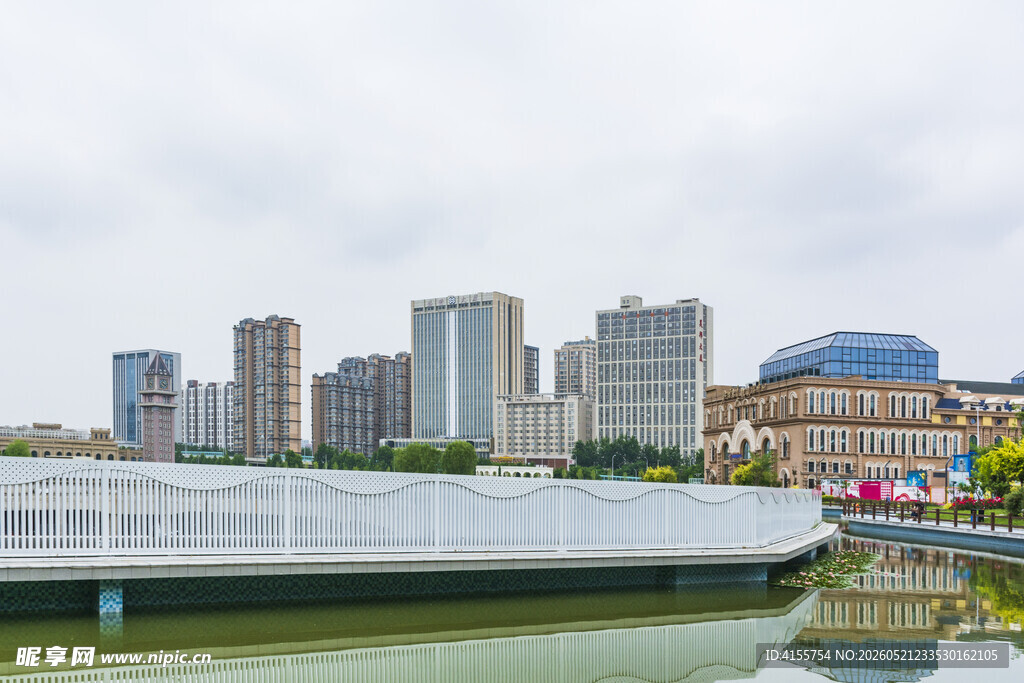 城市河畔现代建筑景观