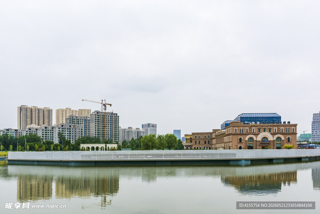 城市河畔风光