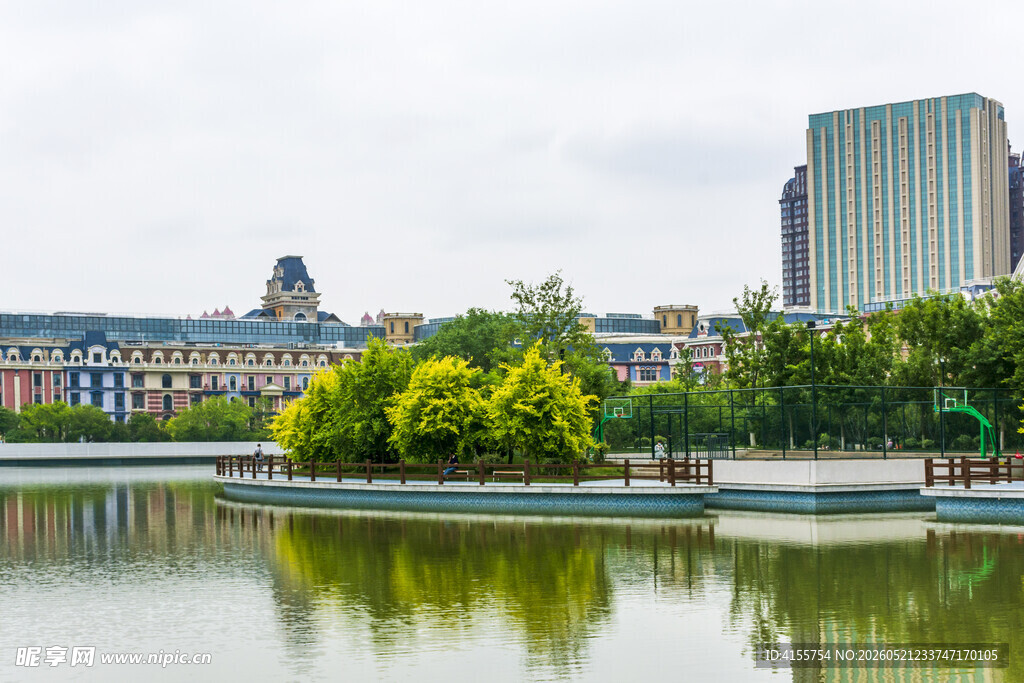 城市湖畔风光秀丽景色