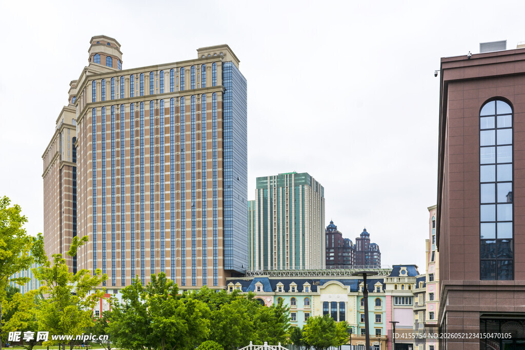 城市中的高楼与建筑景观