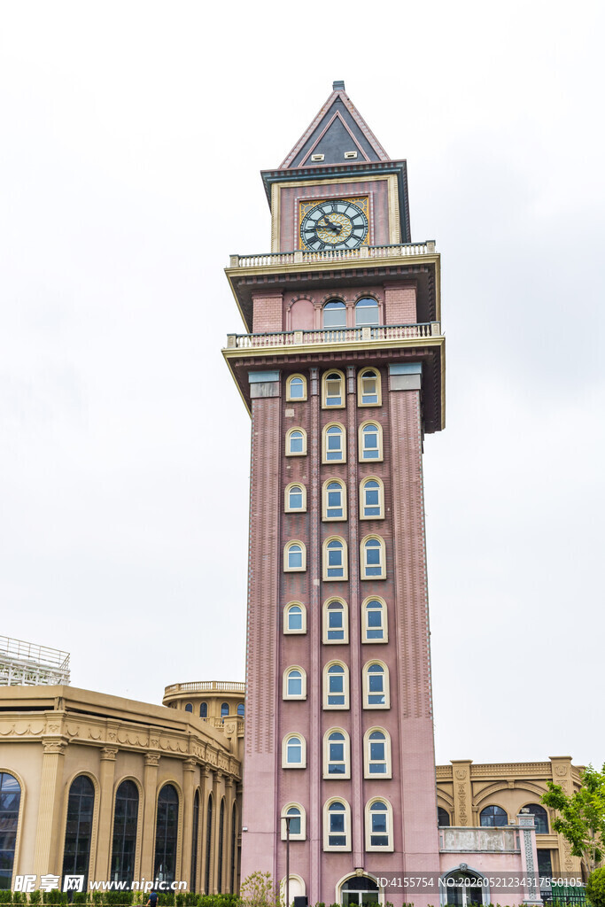 粉色钟楼建筑景观