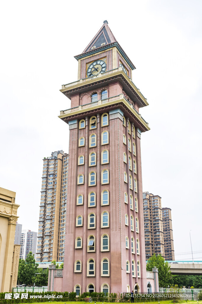 欧式风格钟楼建筑景观