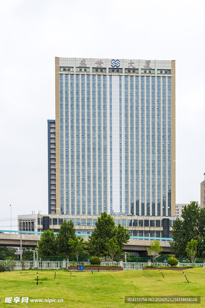 城市中的现代化高楼建筑