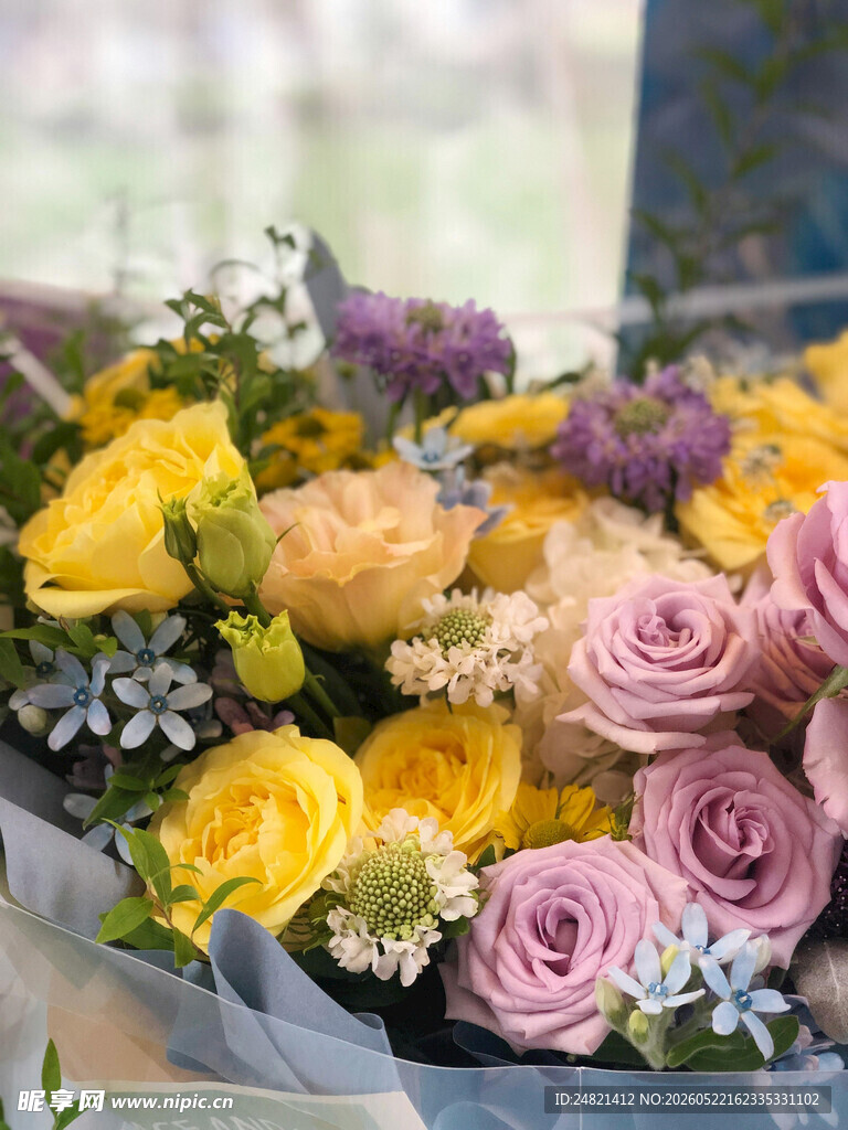 多彩鲜花花束