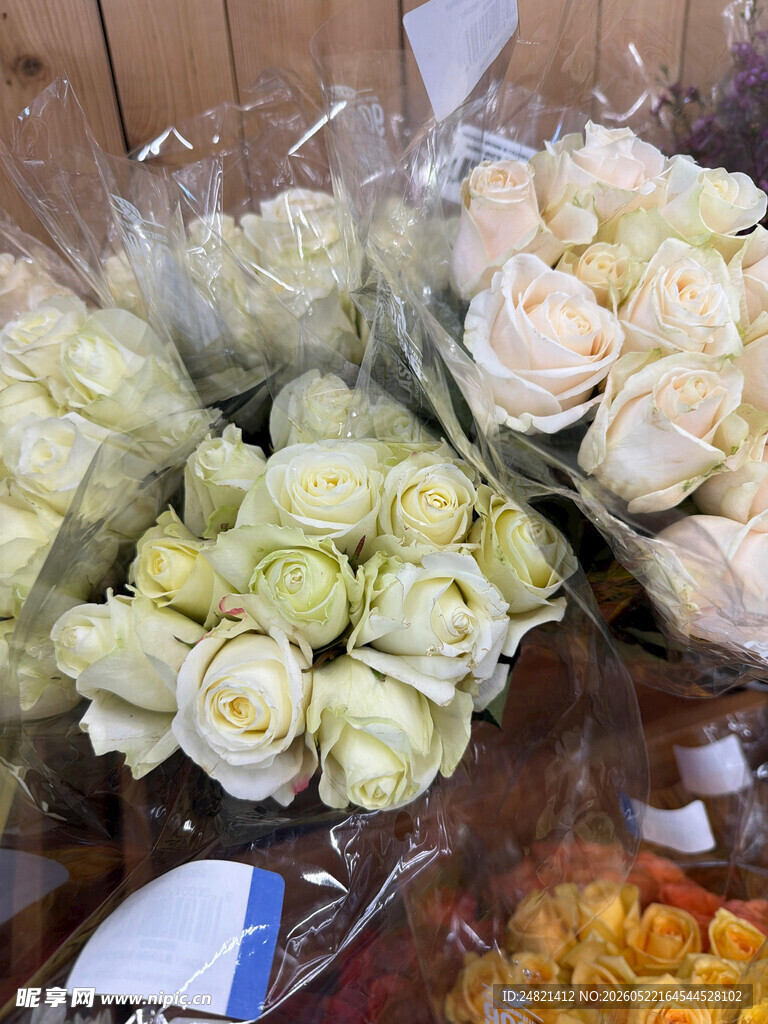 白玫瑰鲜花束待售