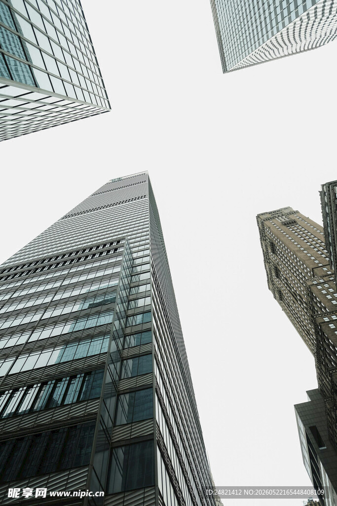 仰视都市摩天大楼景观