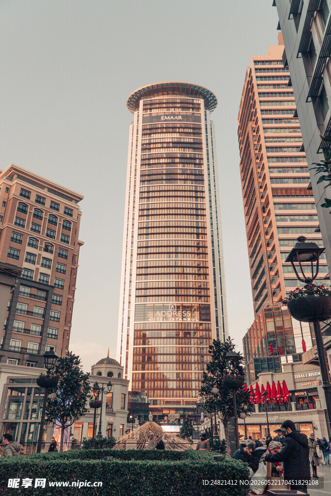 城市中的现代高楼景观