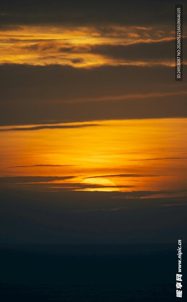 夕阳下的水面美景