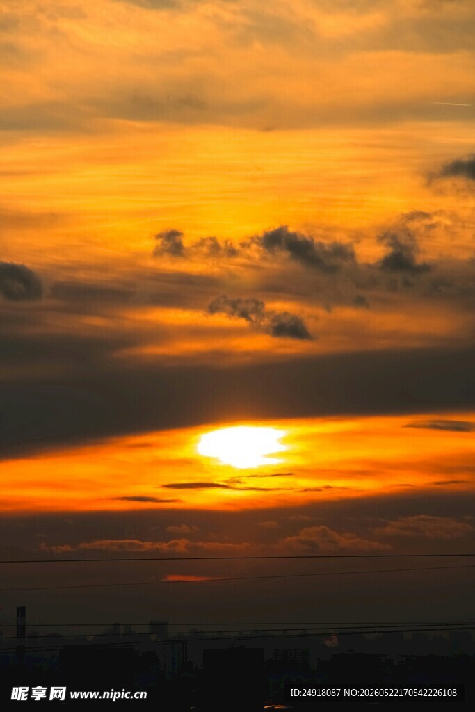 夕阳西下城市天际线美景