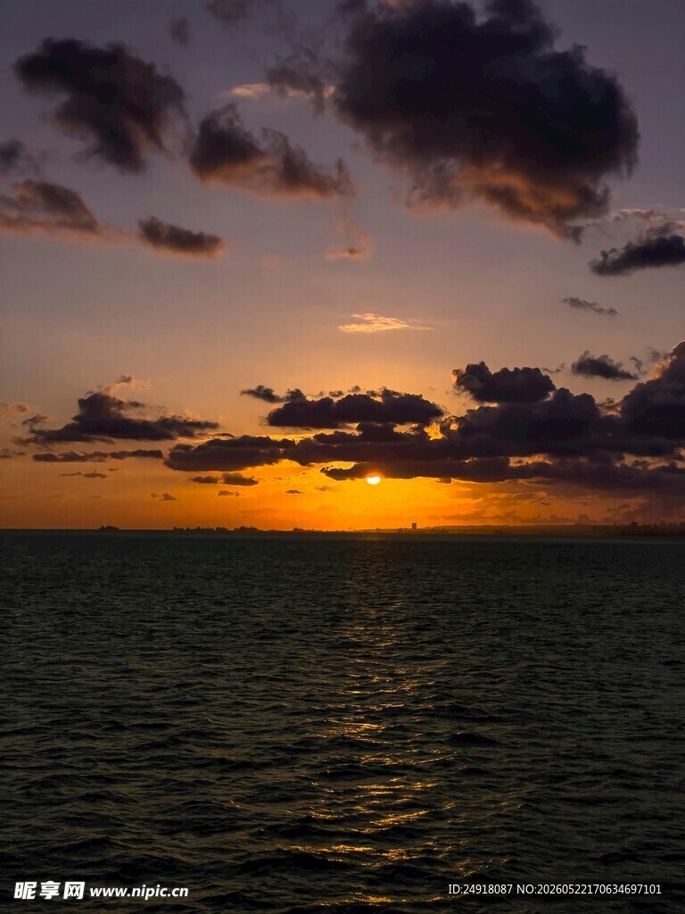 海上日落美景