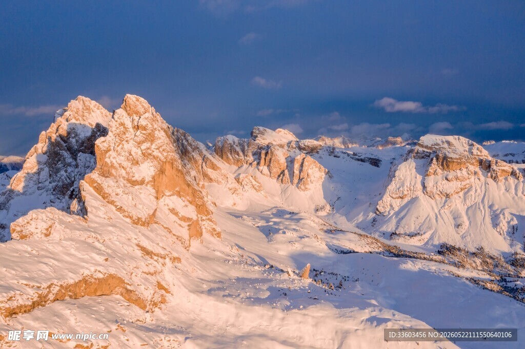 雪山壮丽景观