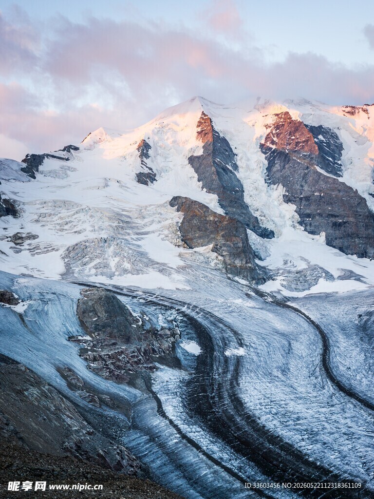 壮丽雪山冰川景观