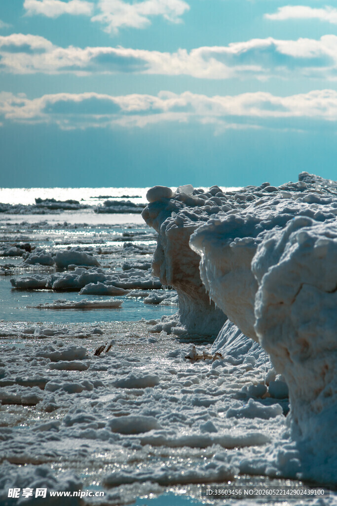 海边奇特冰雪景观