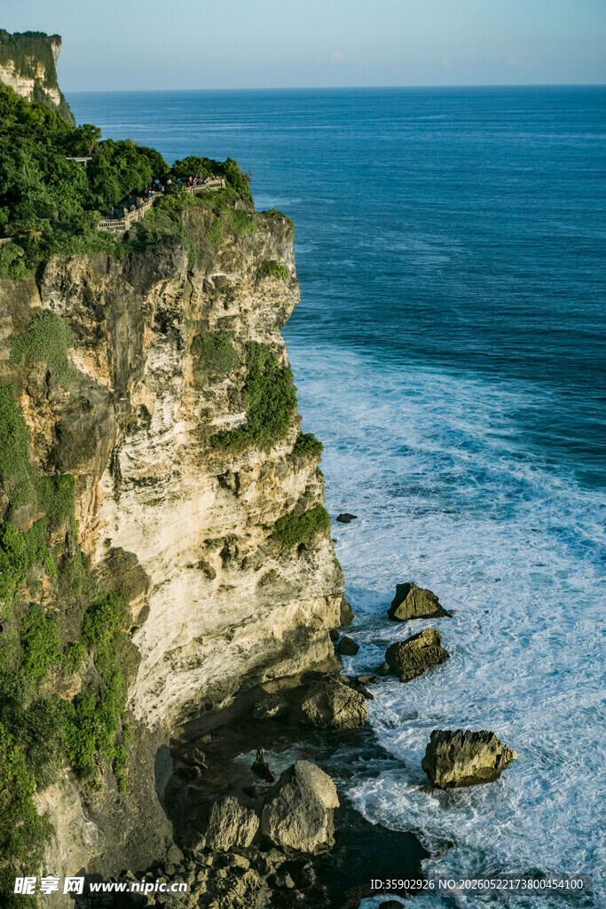海边悬崖美景