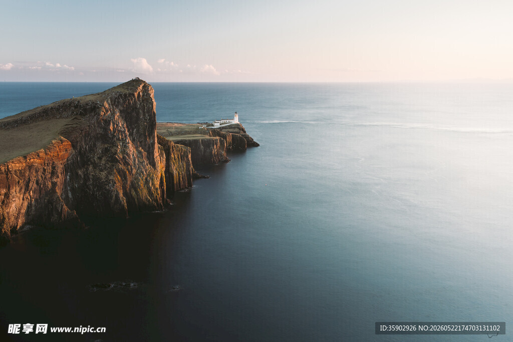 海边悬崖静谧辽阔海景