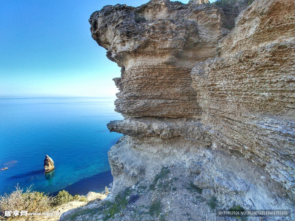 悬崖边的壮阔海景