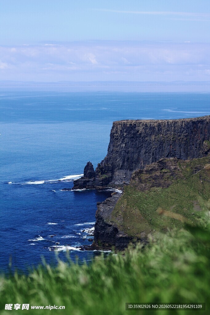 海岸悬崖边的美丽海景