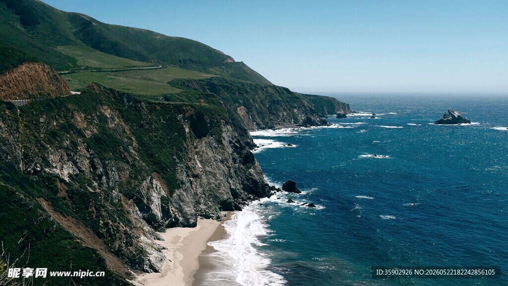 海岸悬崖边的壮丽海景