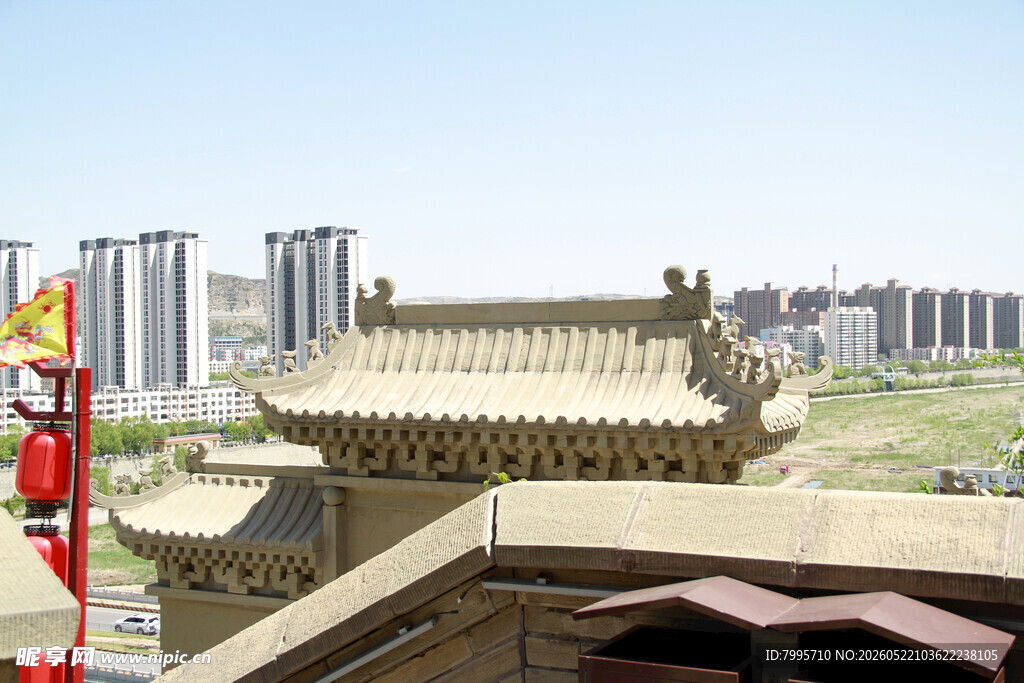 古城楼与现代建筑相映