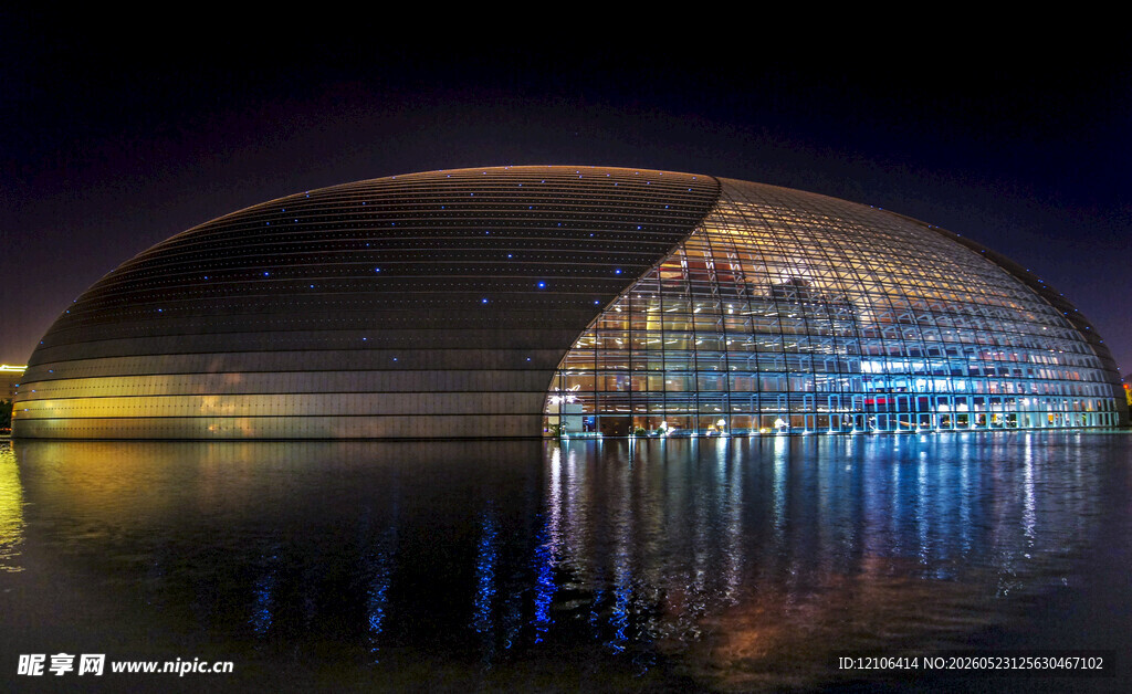 夜晚璀璨的现代建筑景观