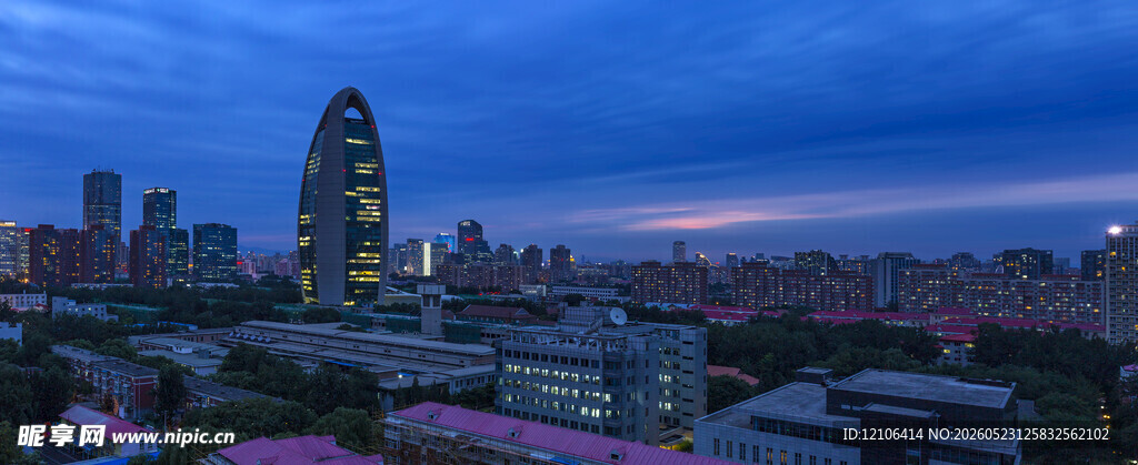 城市夜景中的独特地标建筑