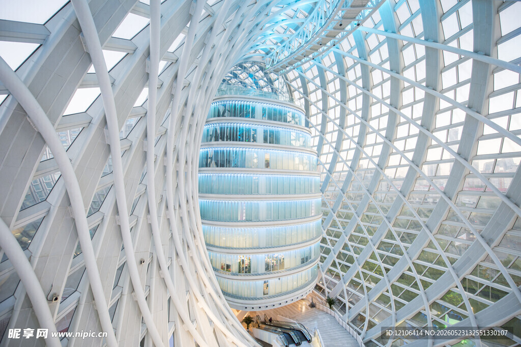 未来感十足的现代建筑空间