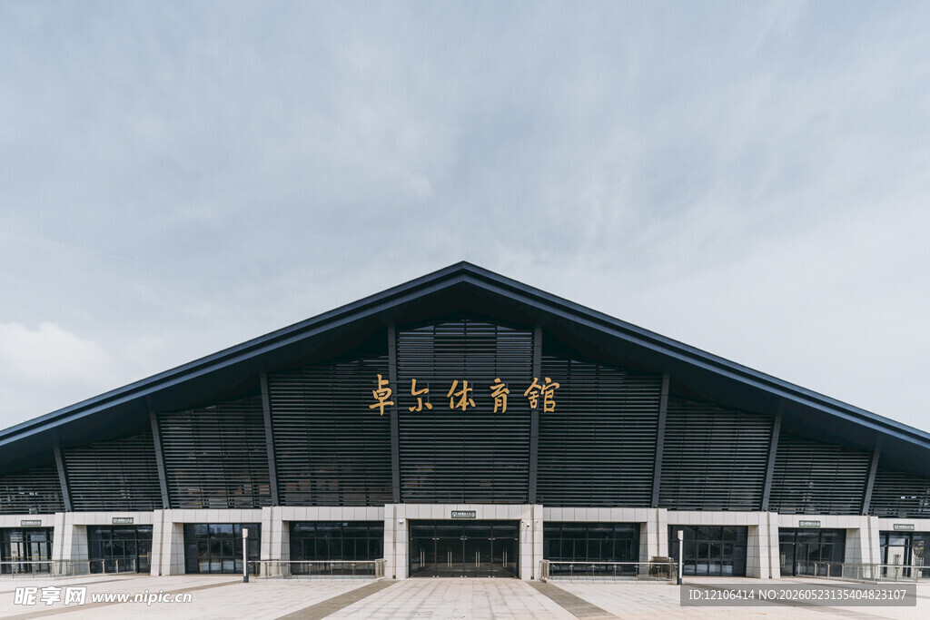复古风格建筑金色字样