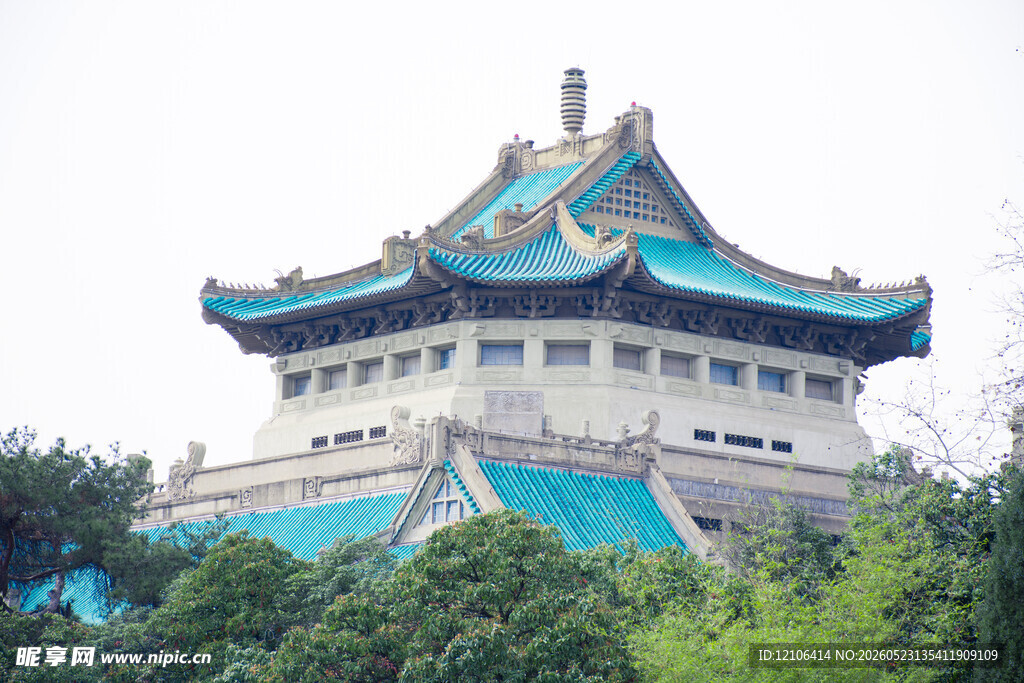 中式古典风格的宏伟建筑