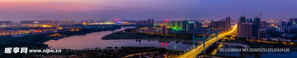 城市河畔绚丽夜景